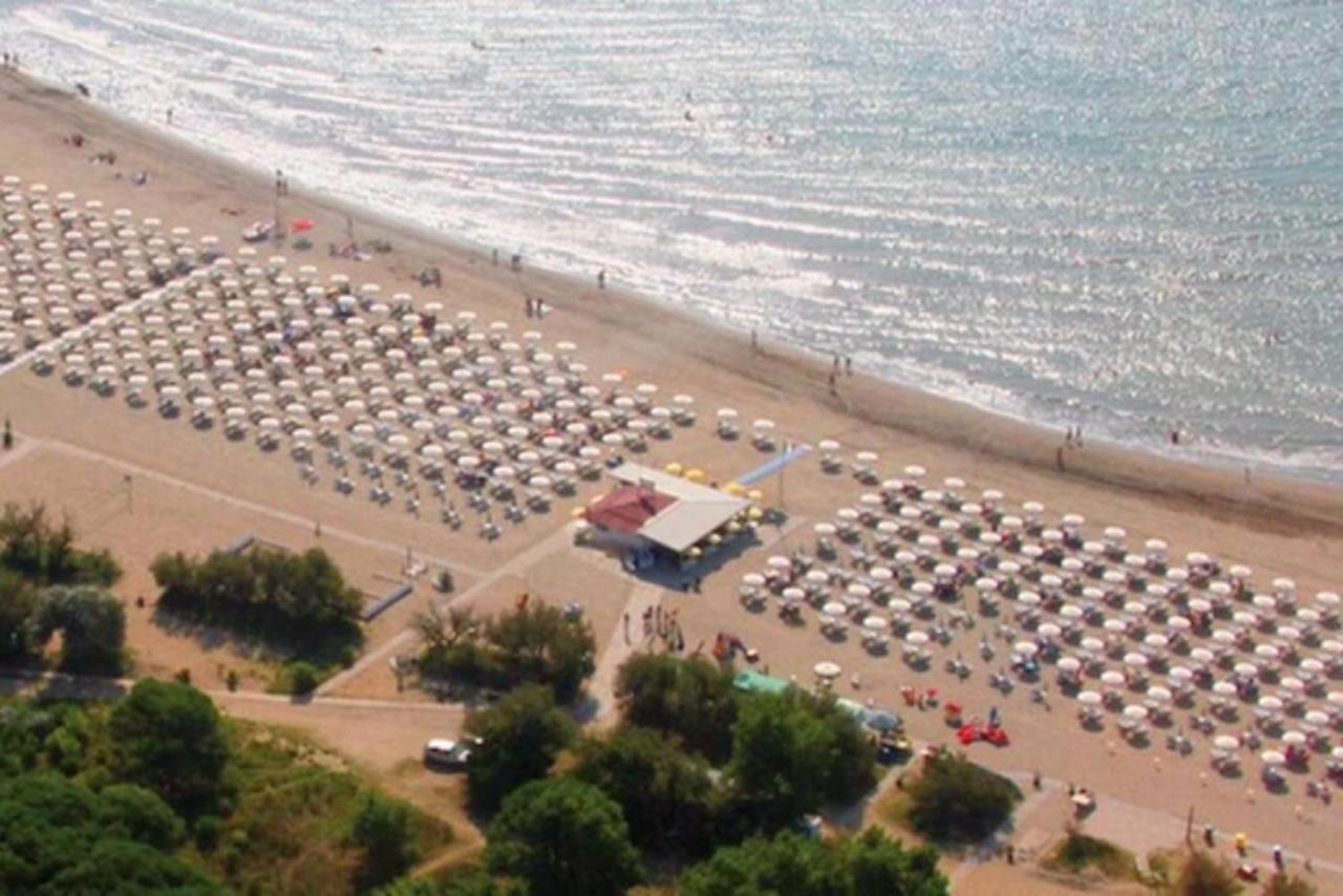 Arco Bungalow Eraclea Mare Bagian luar foto